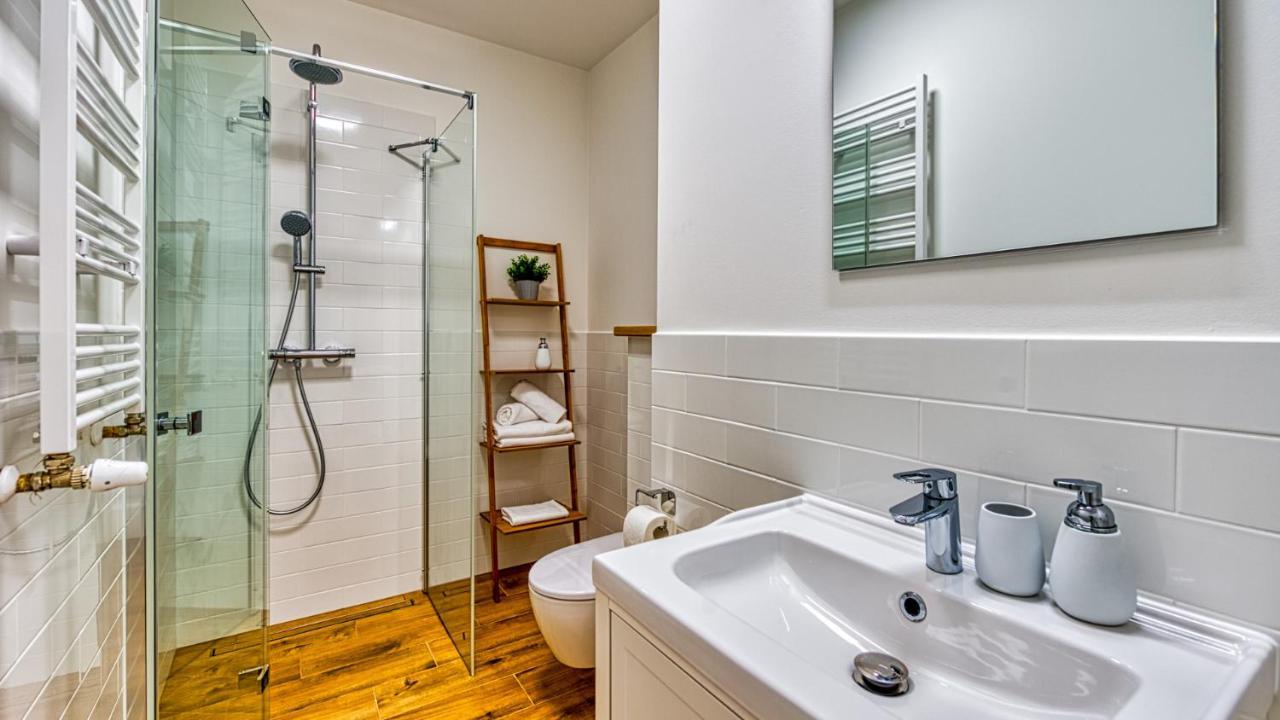 A1 Z Basenem I - 5d Apartament